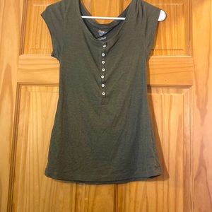 Medium green cotton old navy shirt.